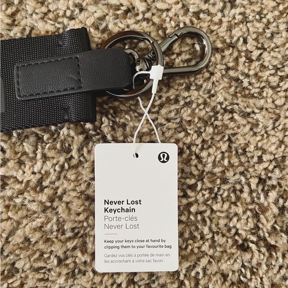 SOLD NWT Lululemon Never Lost Keychain - Picture 2 of 6